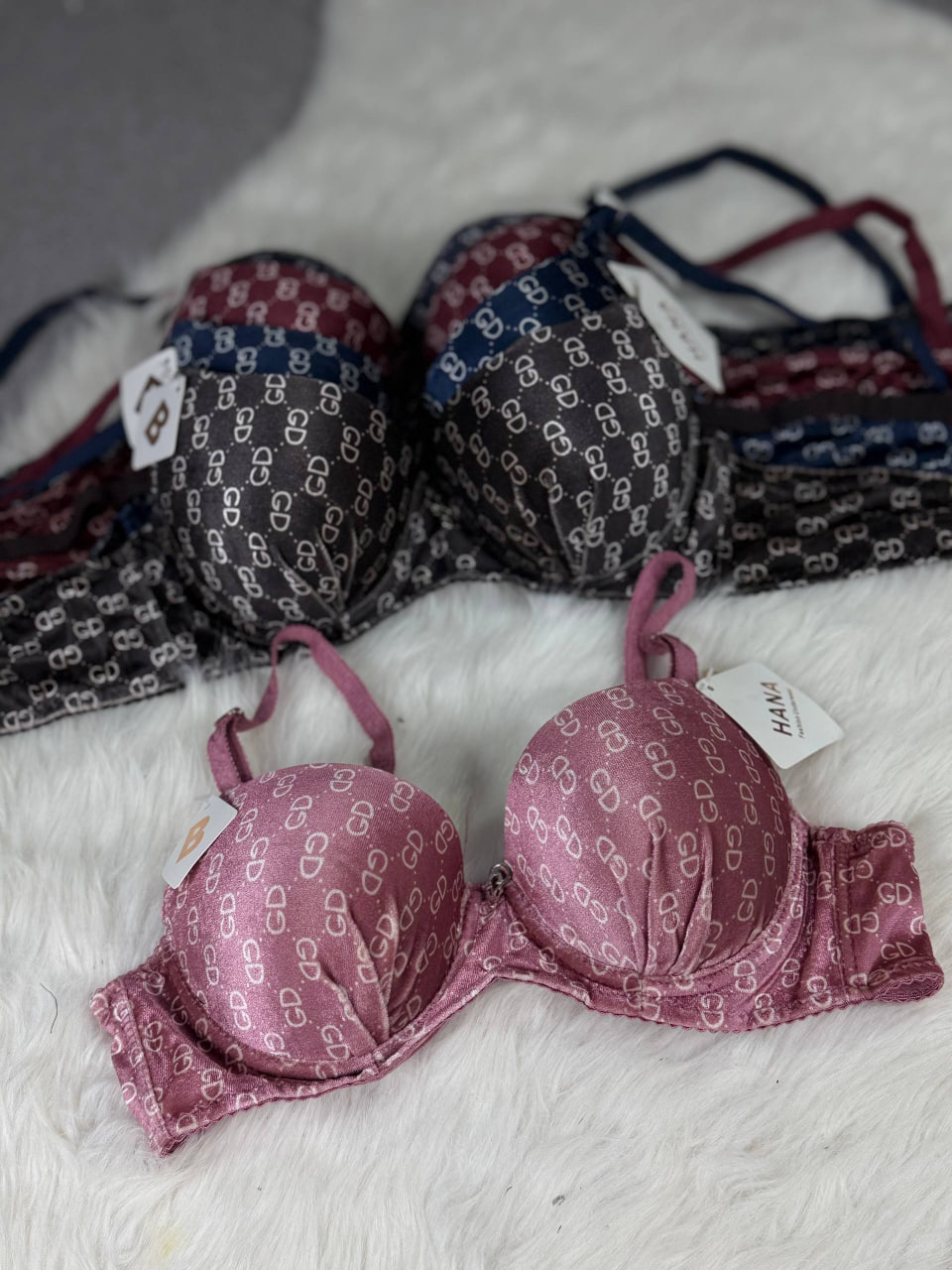 سوتيان ڨوتشي image