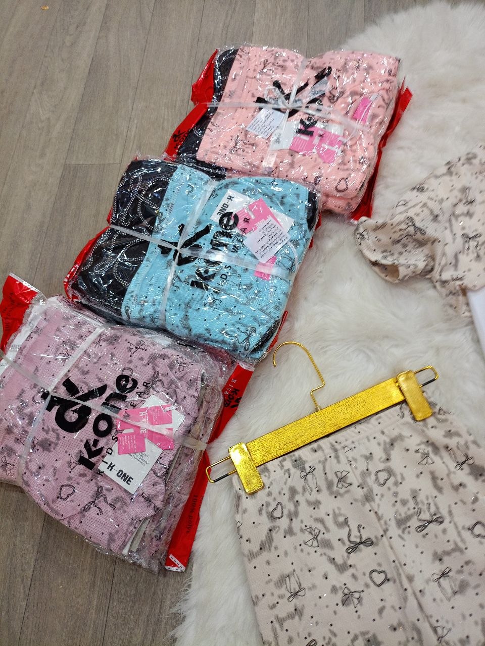 اونصومبل بنوتات سروال image