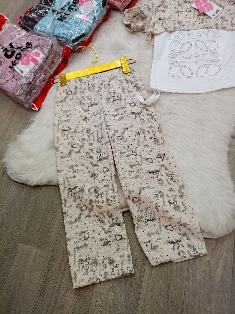 اونصومبل بنوتات سروال image