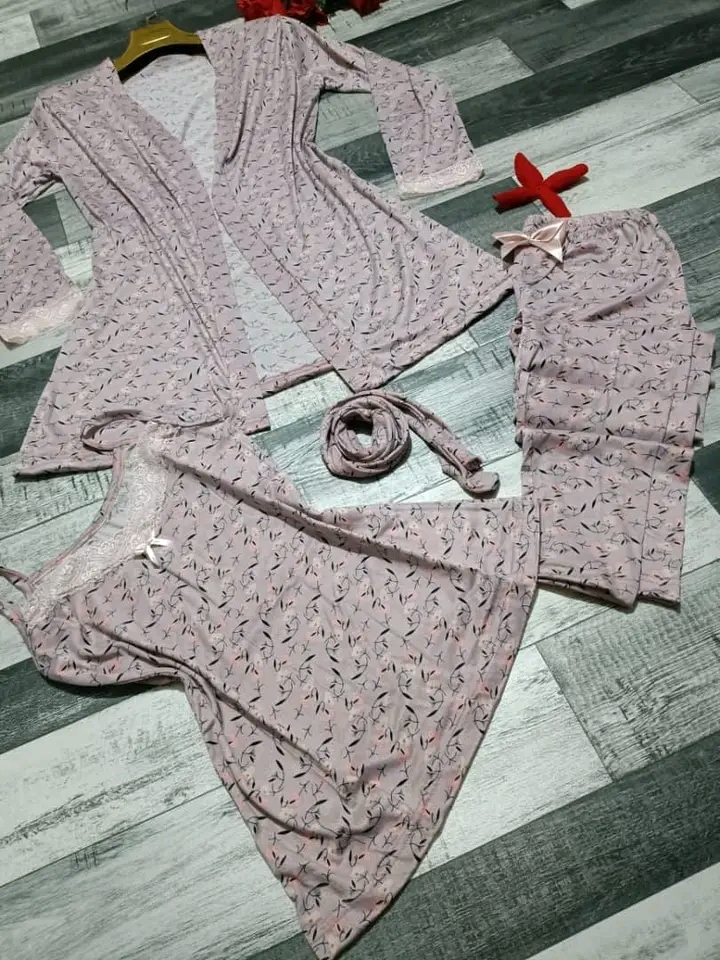 كيمينو وبيجامة image