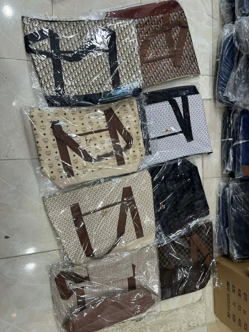 حقائب امتعة  كبيرة image