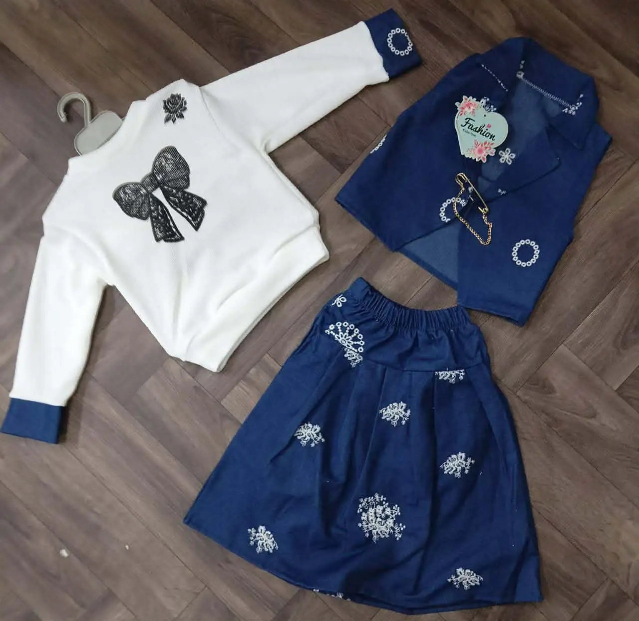 اونصومبل بنات لوكال image