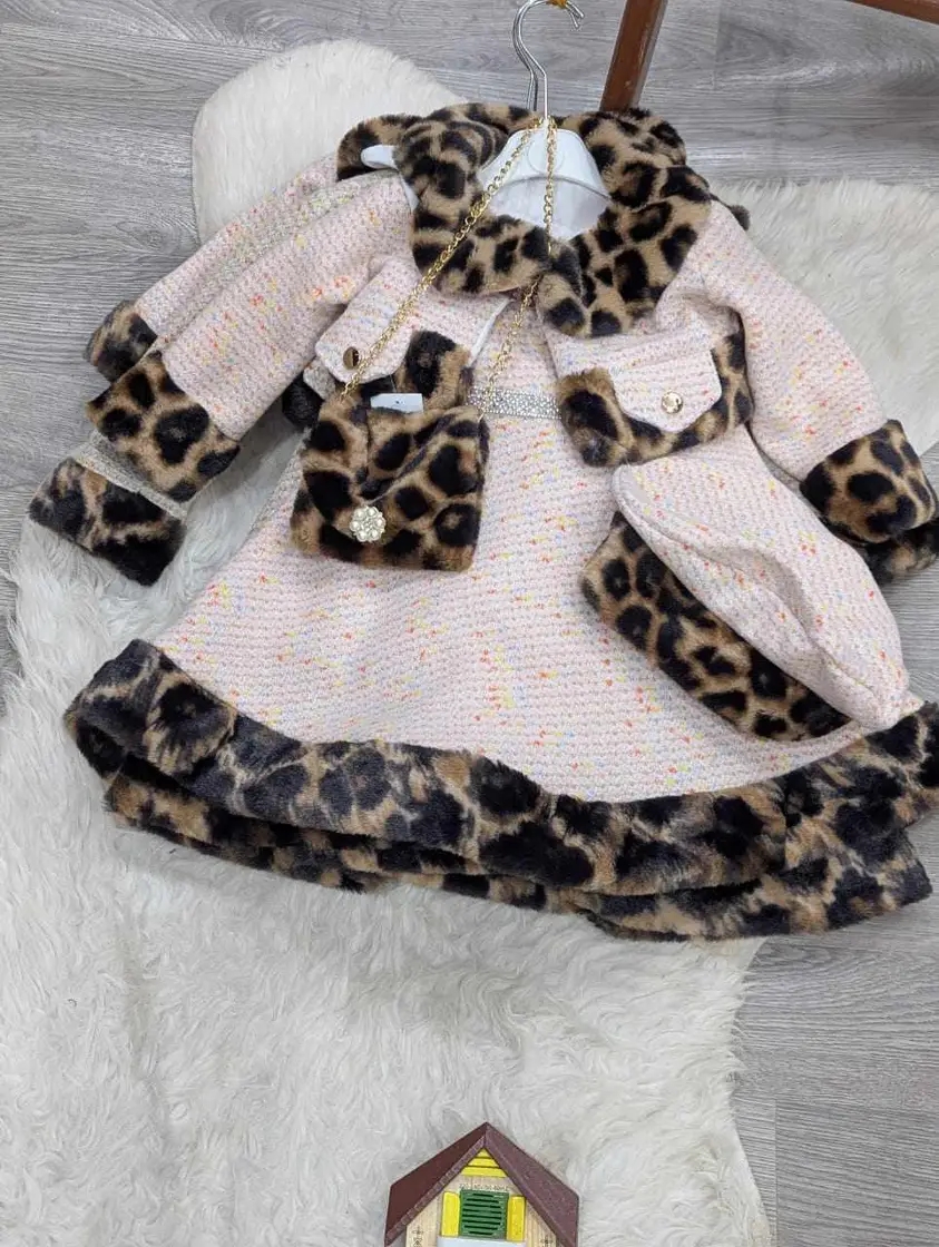 بوب بنات مع ساك وقبعة image