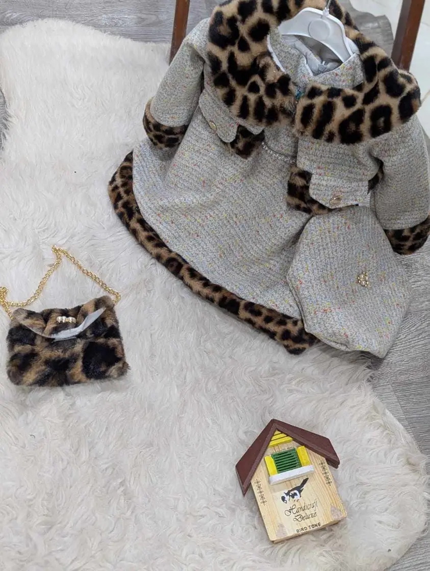 بوب بنات مع ساك وقبعة image