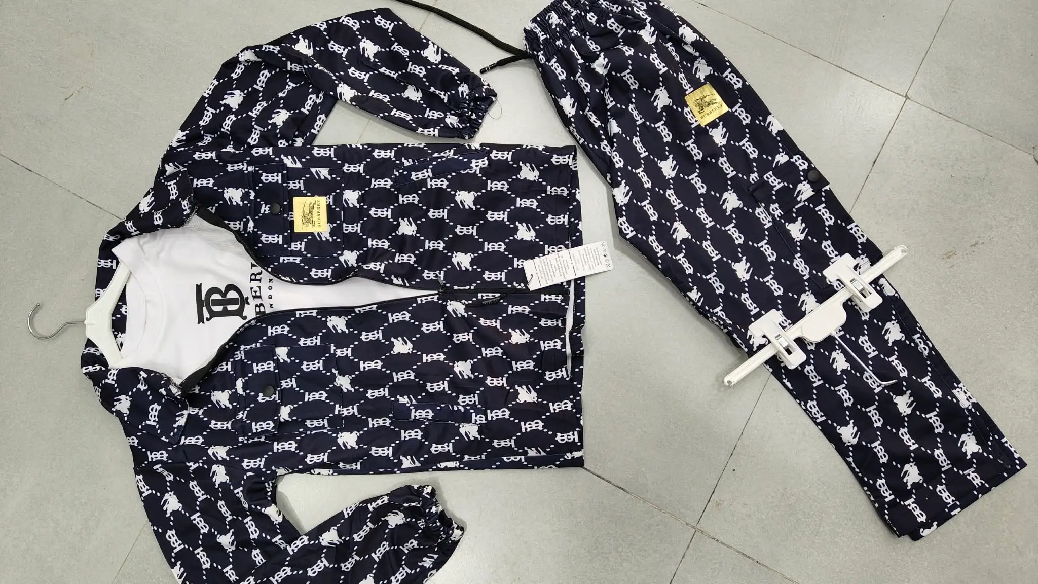 طقم أطفال عصري ومريح 👖✨ image