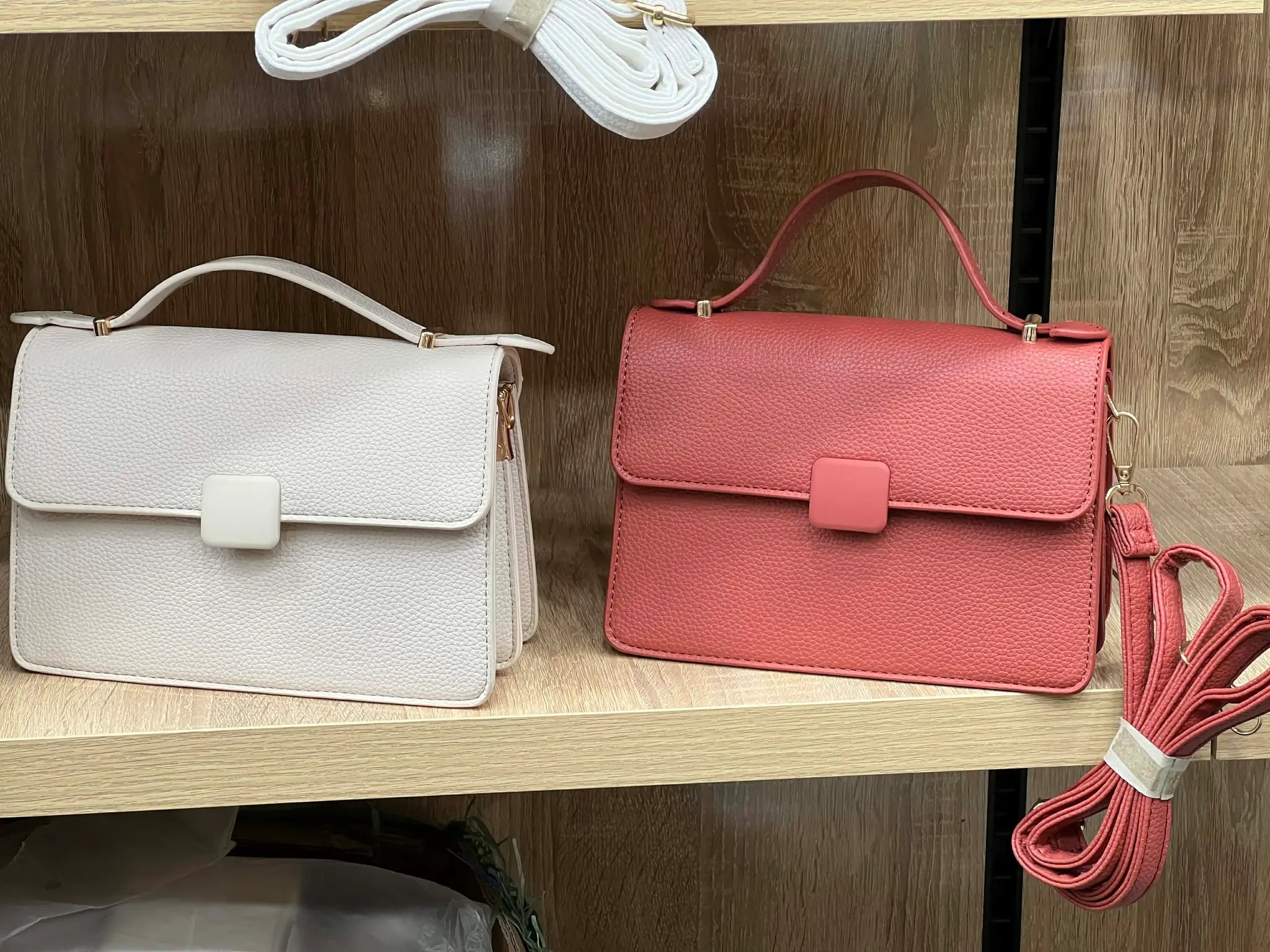 👜لمسة اناقة لكل اطلالة 👜 image