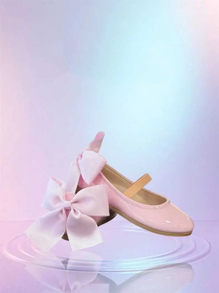 أناقة صغيرة… بخطوة واثقة ✨