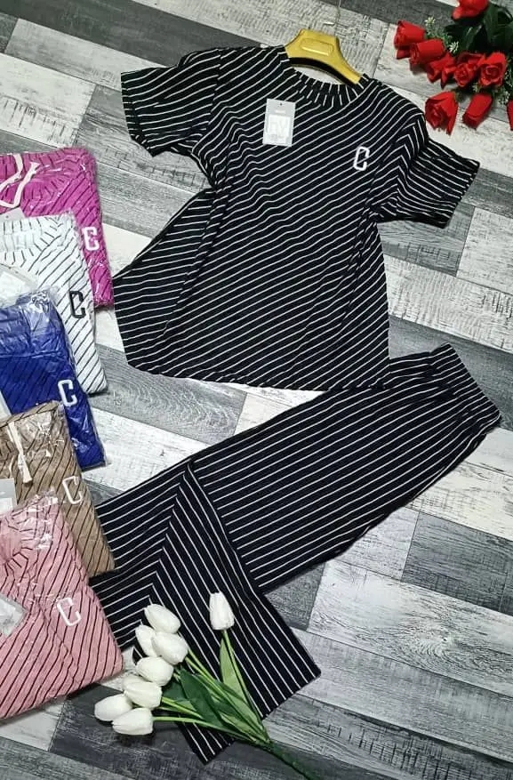 بيجامة C image