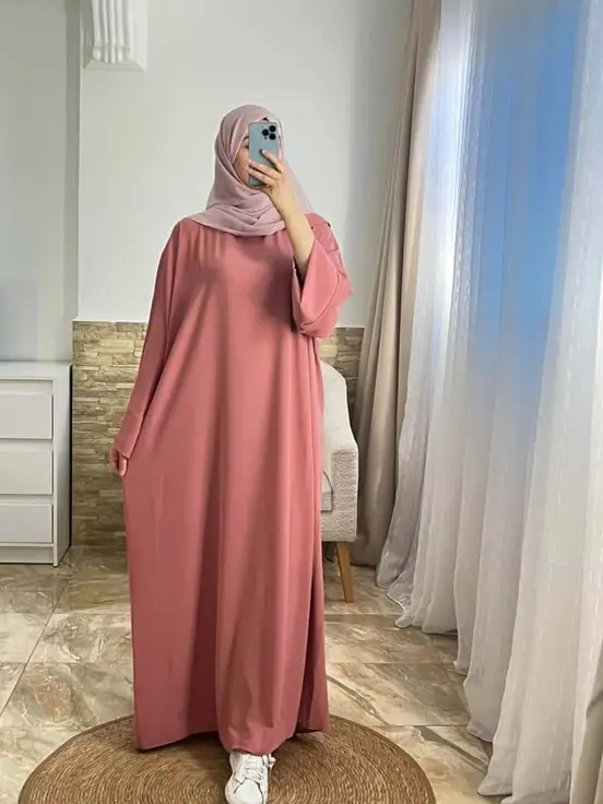 عباءة وخمار image