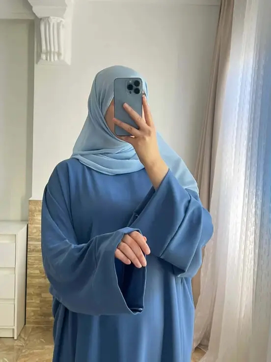 عباءة وخمار image