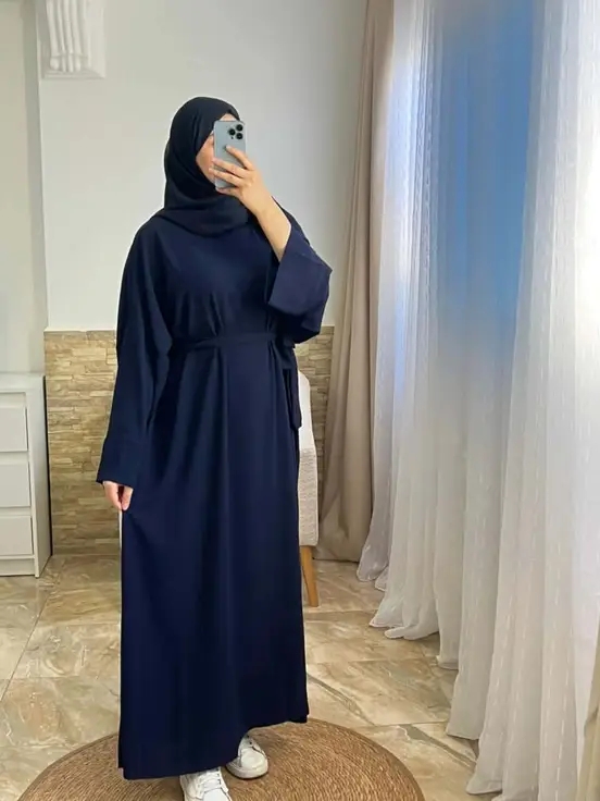 عباءة وخمار image