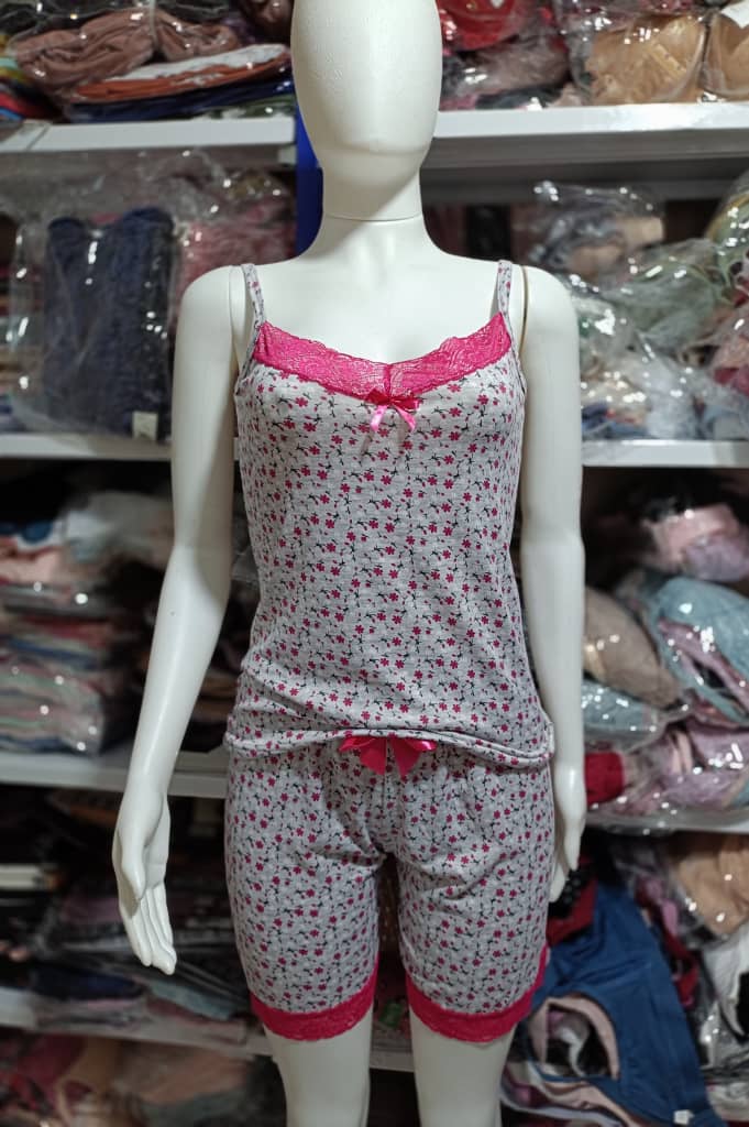 بيستي وشورت image