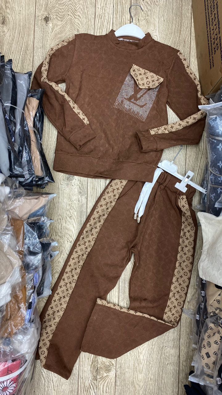 اونصومبل بنات من قطعتين