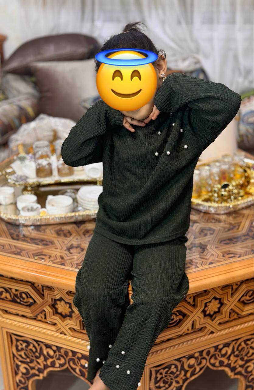 اونسومبل صغار 😻  قماش ؛ لاكوت  فيه بزاااااف الوان  السعر : 75الف ✅✅ مقاس : يلبس /3/4/5/6  يوجد 30 قطعه فقط