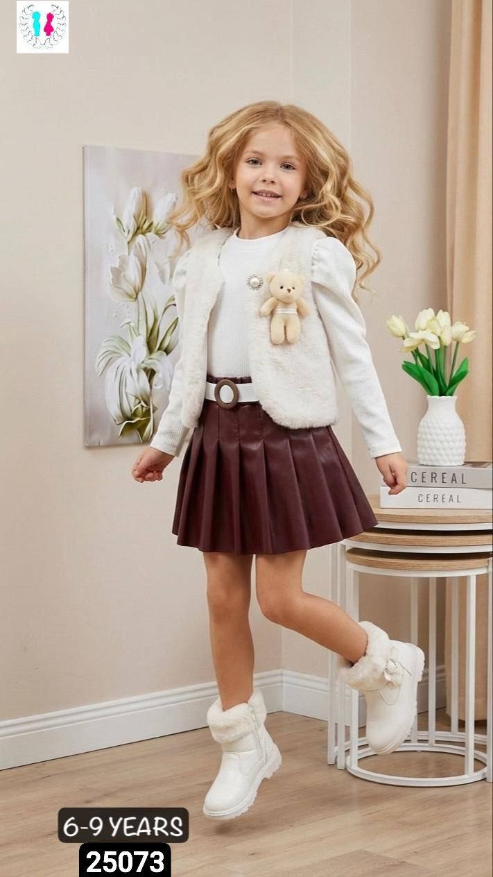 ملابس فخمة وراقية image