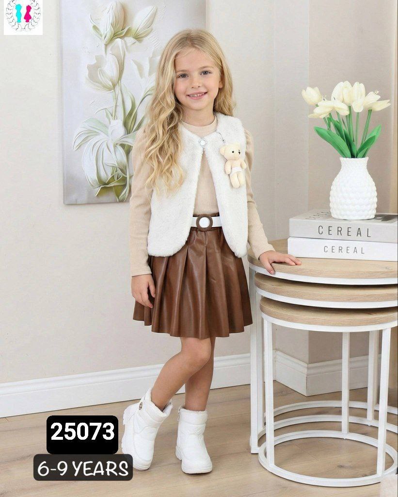 ملابس فخمة وراقية image