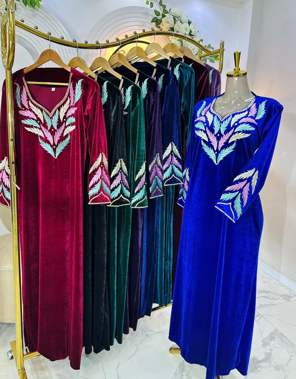 فساتين نسائية بالوان جميلة