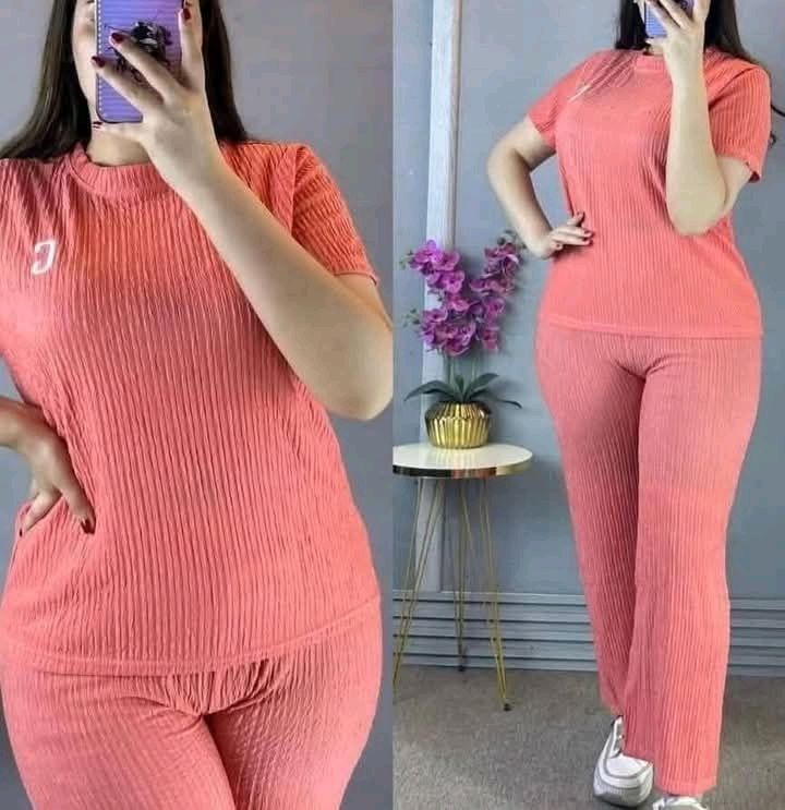 بيجامة C image