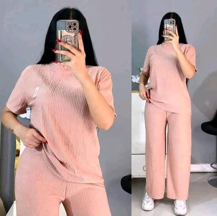 بيجامة C image