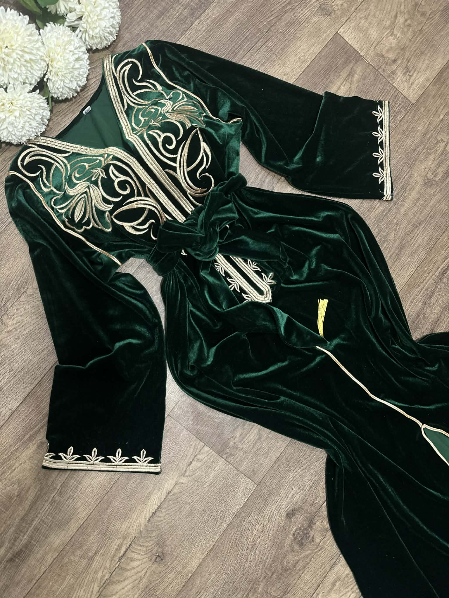 قندورة قطيفة طرز بشقة image