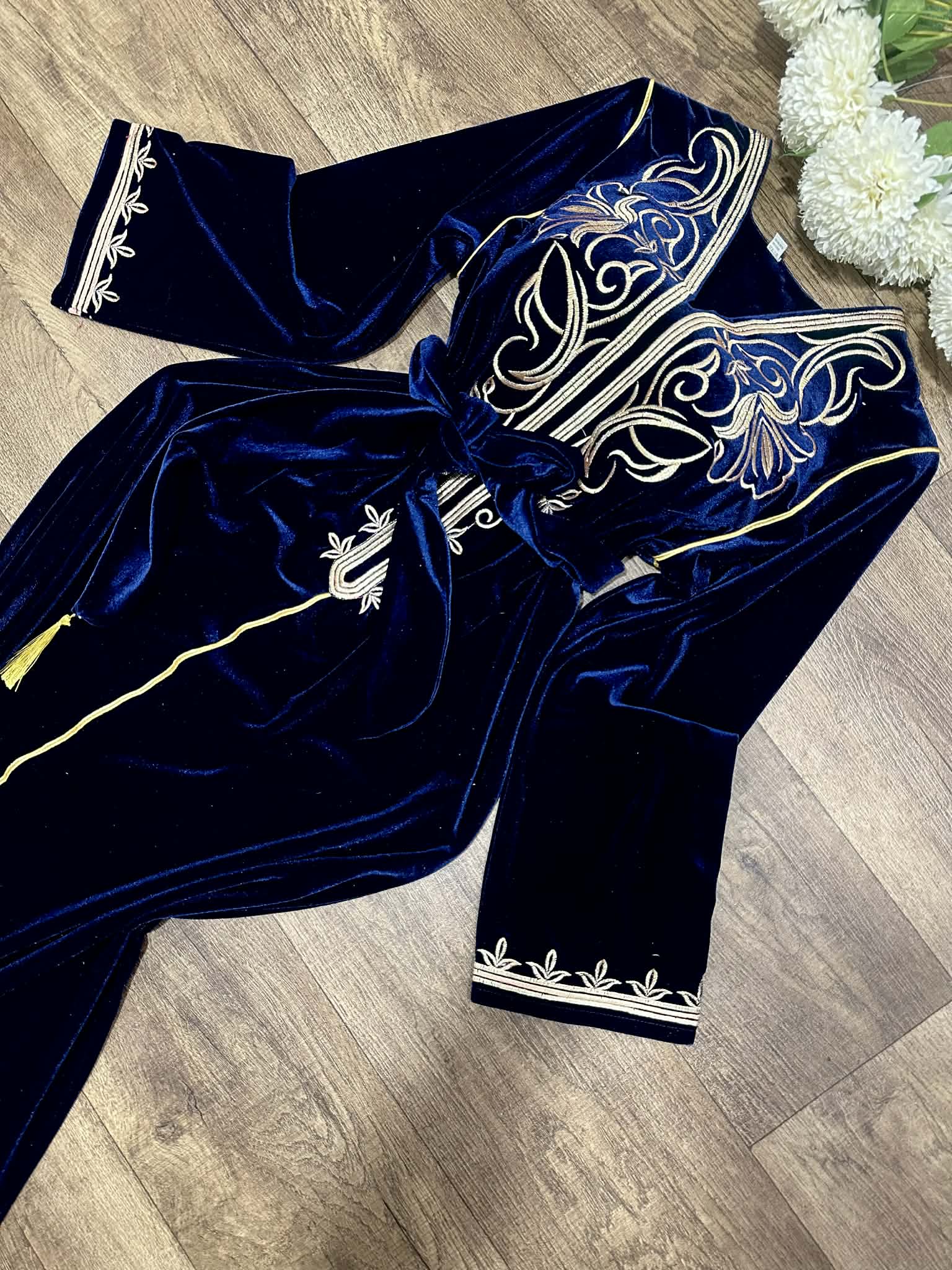 قندورة قطيفة طرز بشقة