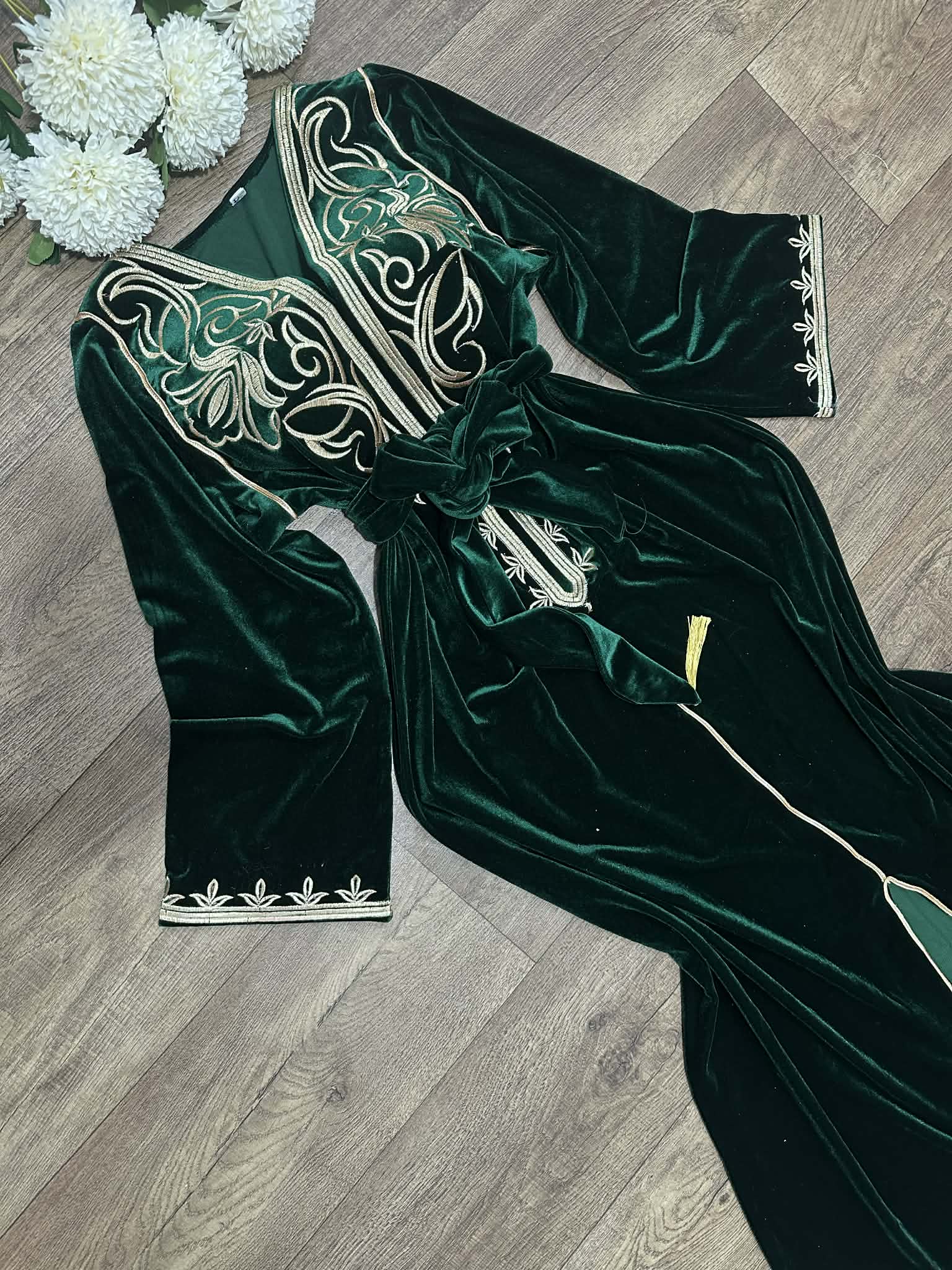 قندورة قطيفة طرز بشقة image