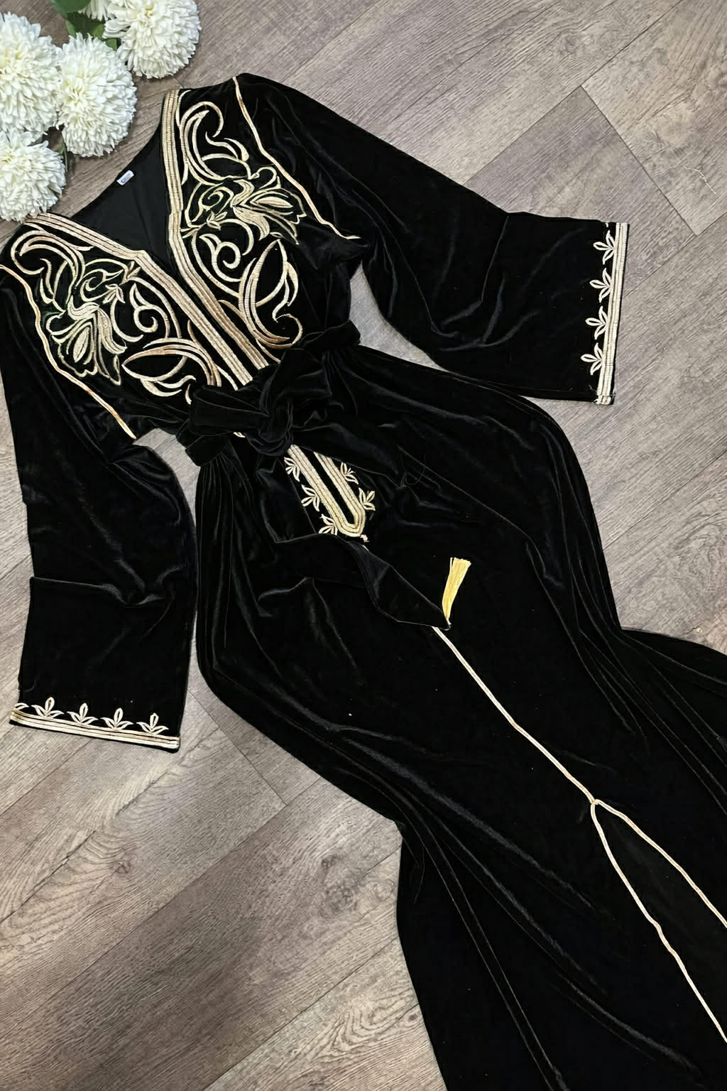 قندورة قطيفة طرز بشقة image