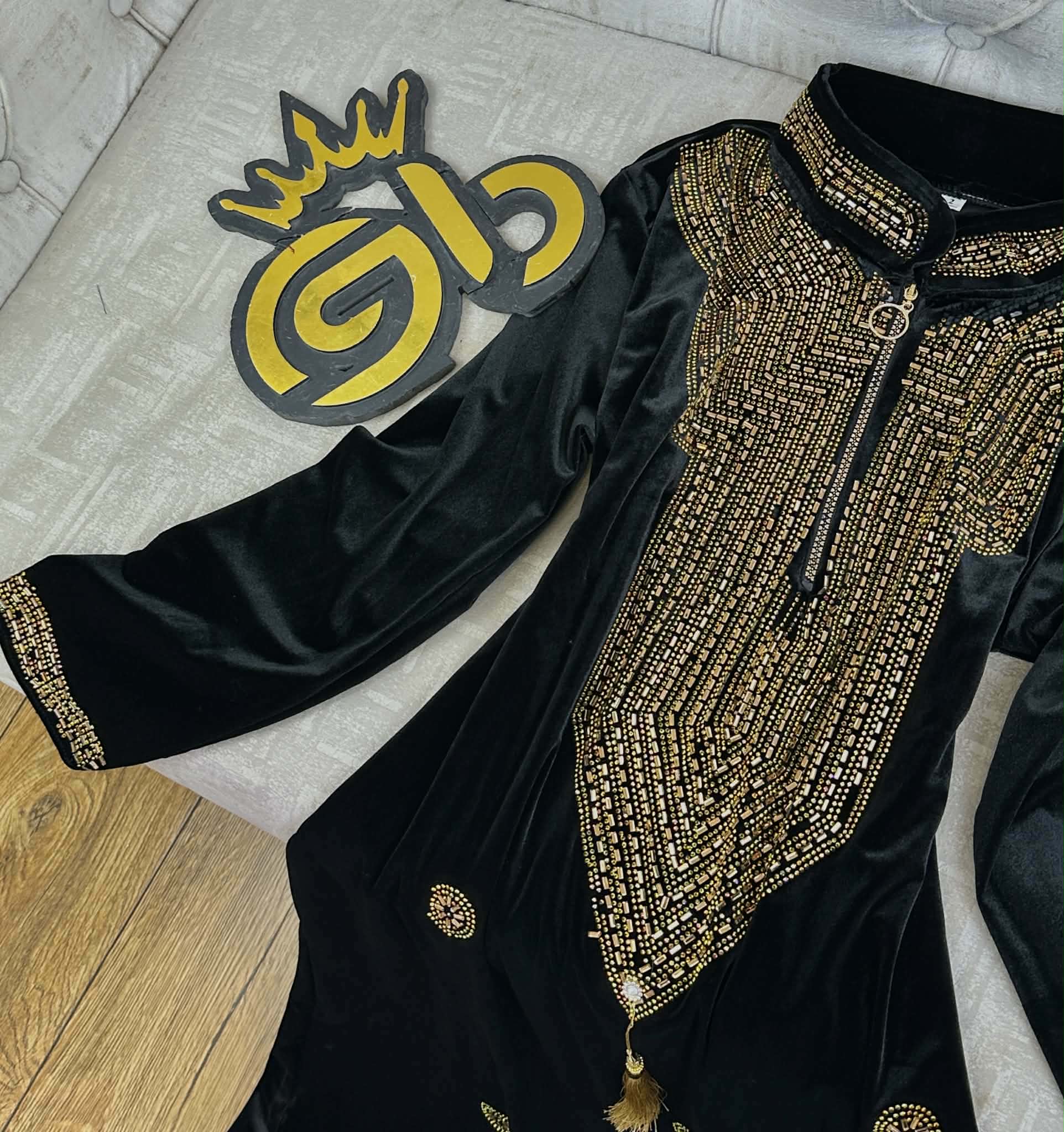 ماخور اسود ملكي image