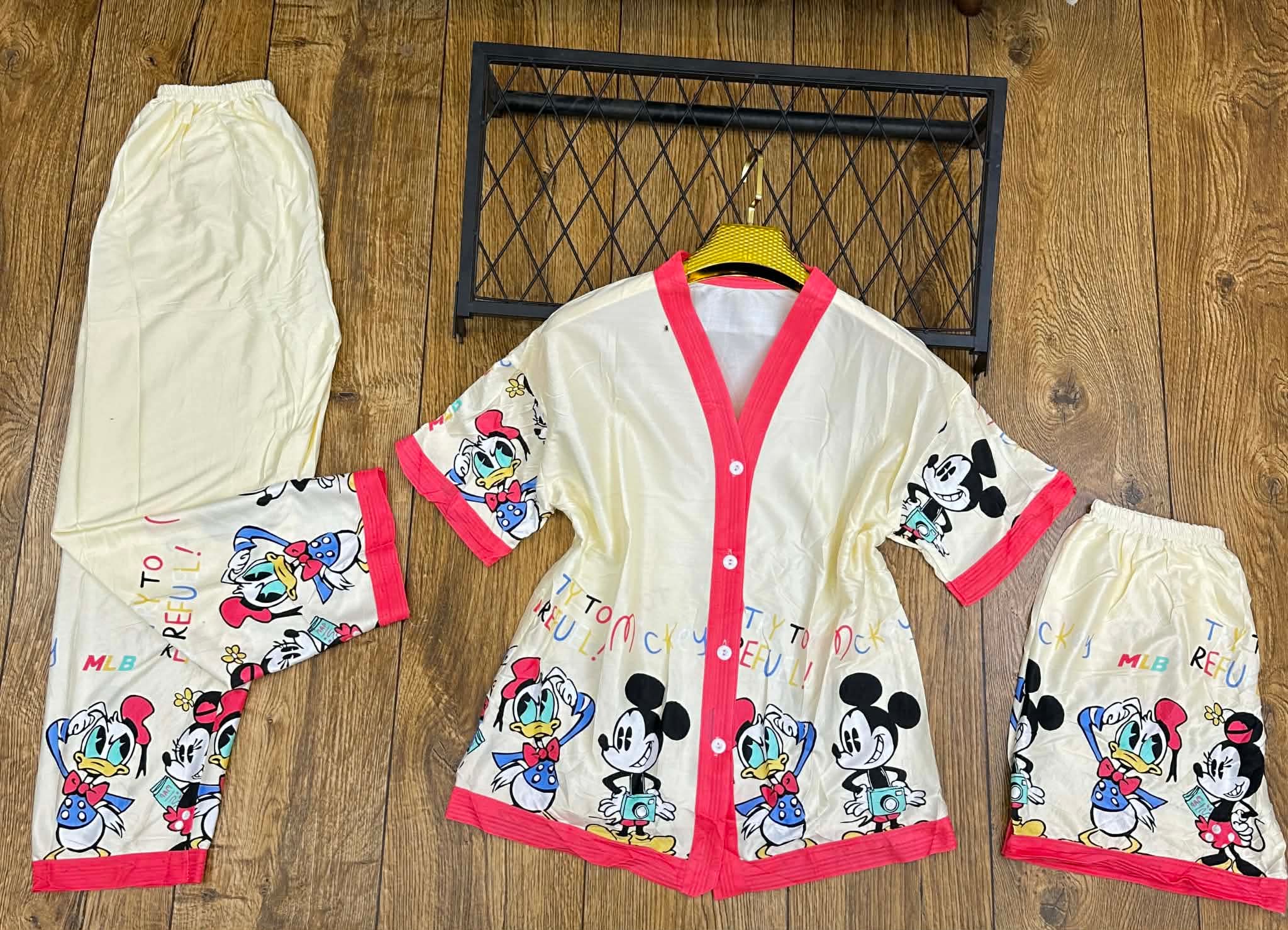 بيجامة 3 بياس image