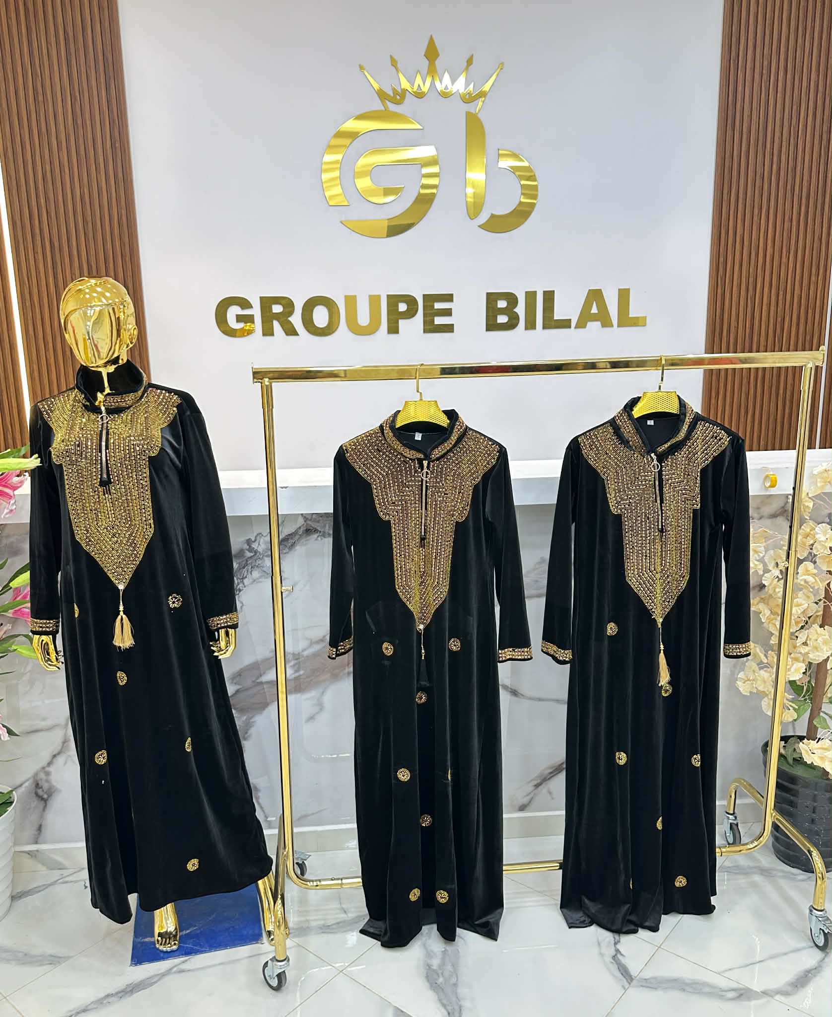 ماخور اسود ملكي image