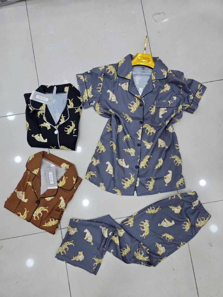 بيجامة ساتان image