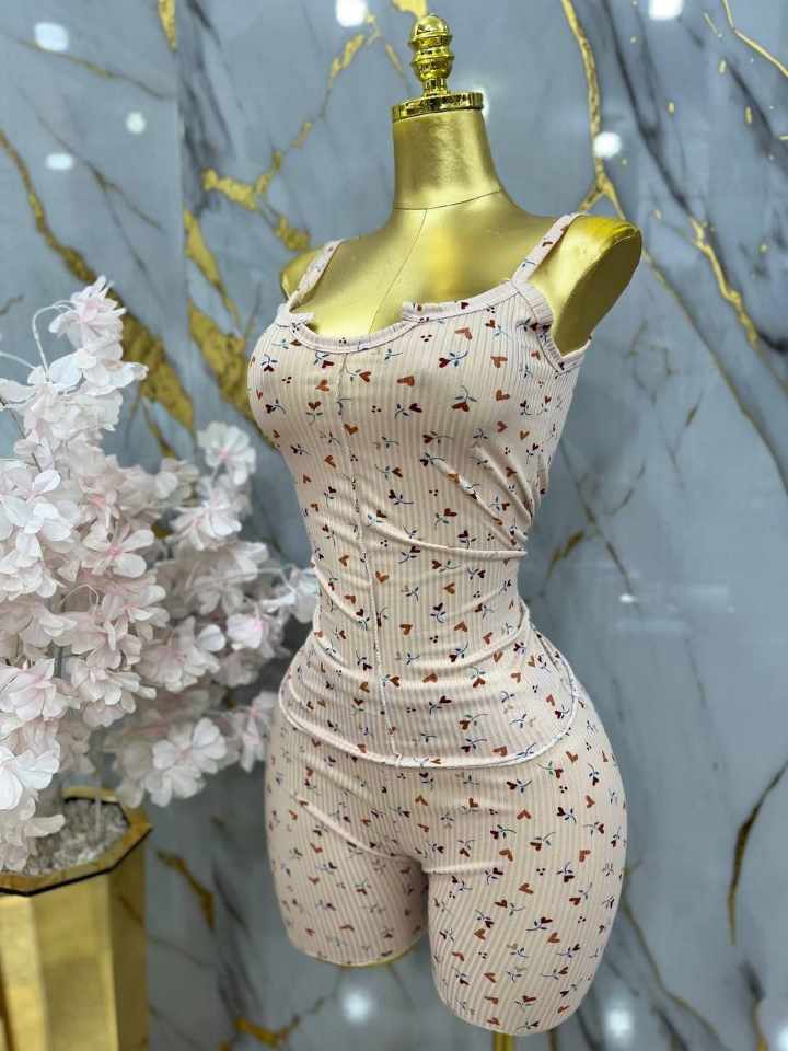 بيستي شورت فلوري image