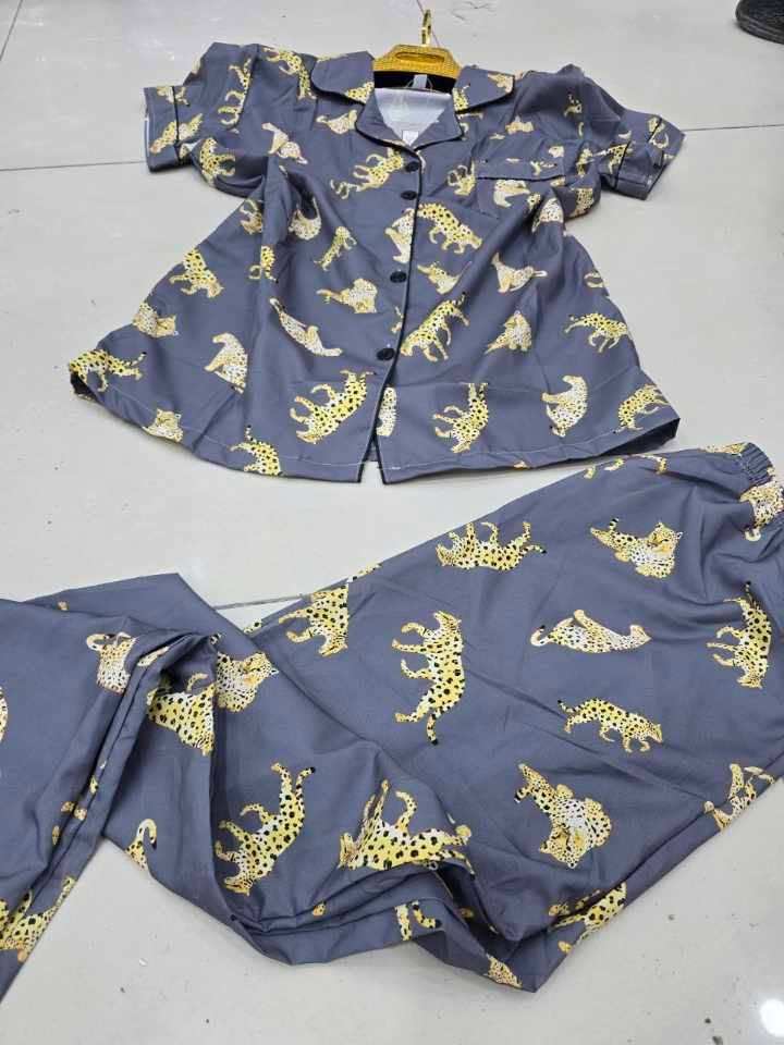 بيجامة ساتان image