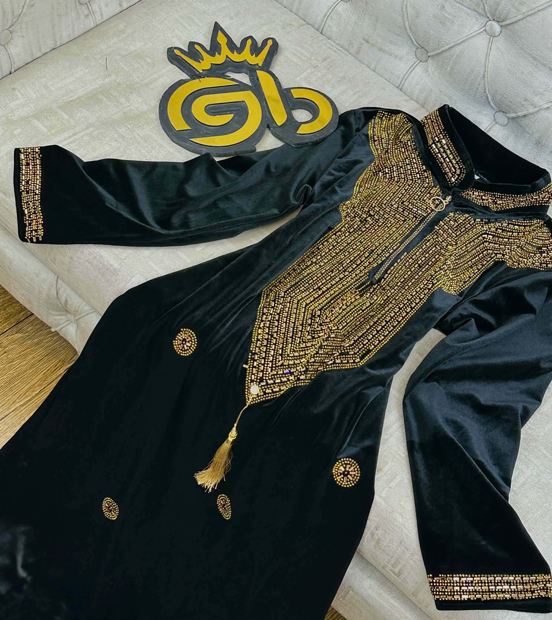 ماخور اسود ملكي image